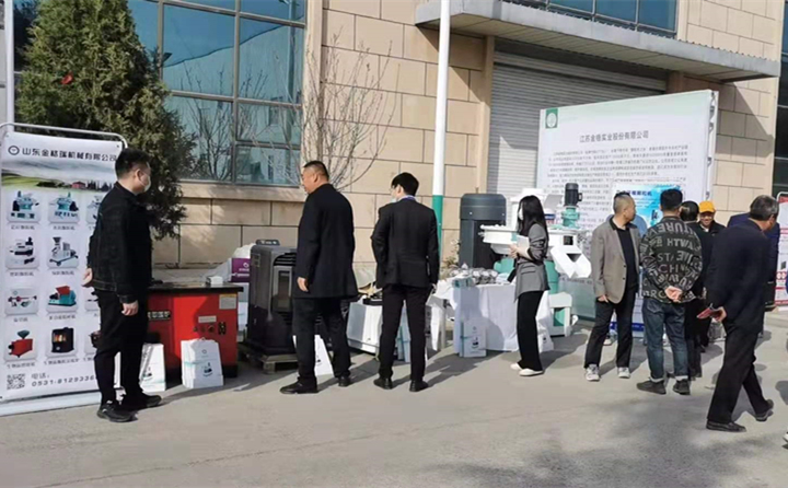 山東金格瑞木屑顆粒機(jī)設(shè)備 山東金格瑞木屑顆粒機(jī)設(shè)備