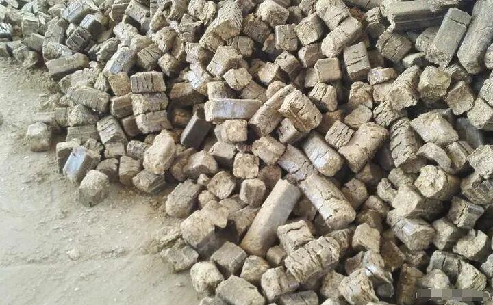 壓塊機制作的生物質(zhì)壓塊燃料 壓塊機制作的生物質(zhì)壓塊燃料