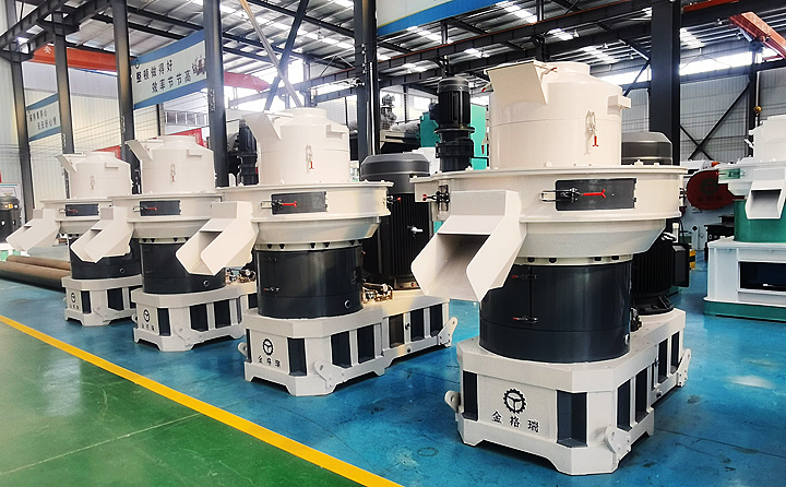 枯樹枝加工顆粒設(shè)備---木屑顆粒機(jī) 枯樹枝加工顆粒設(shè)備---木屑顆粒機(jī)