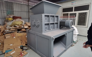 撕碎機撕碎硬紙殼，全程記錄！