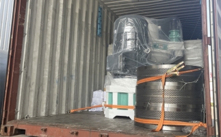 2套160kw鋸末顆粒機發(fā)往東南亞，生產(chǎn)線已裝車，準備發(fā)貨