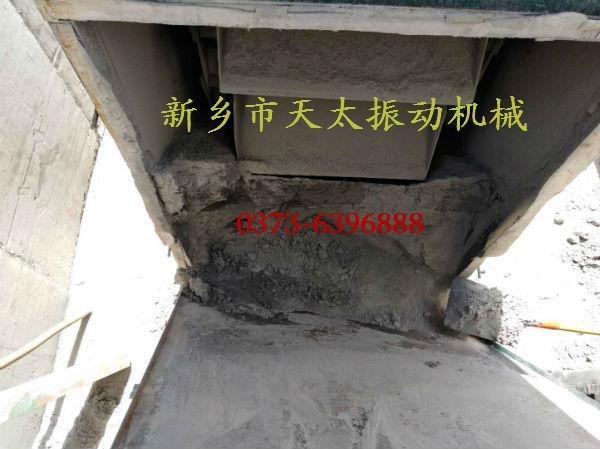 NE板鏈斗式提升機(jī)機(jī)座積料跑灰現(xiàn)場改造方法